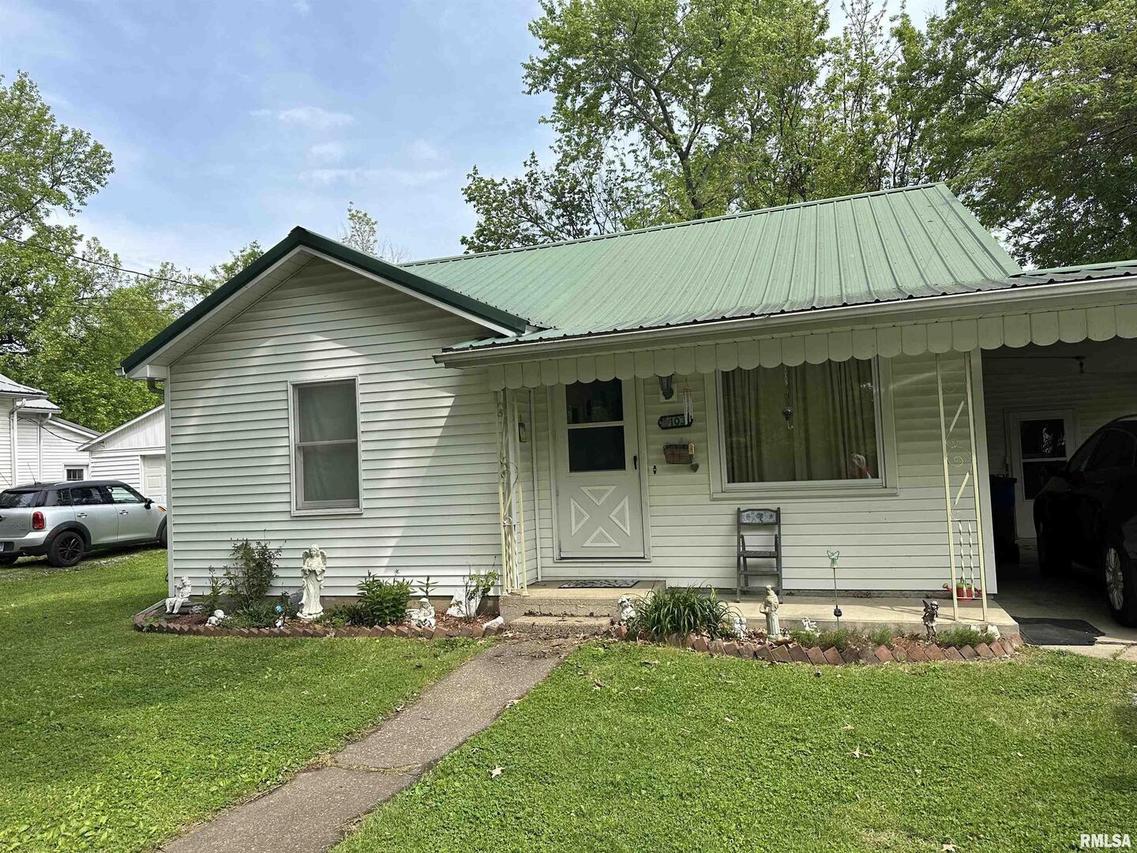 103 W Spani St., Benton, IL 62812
