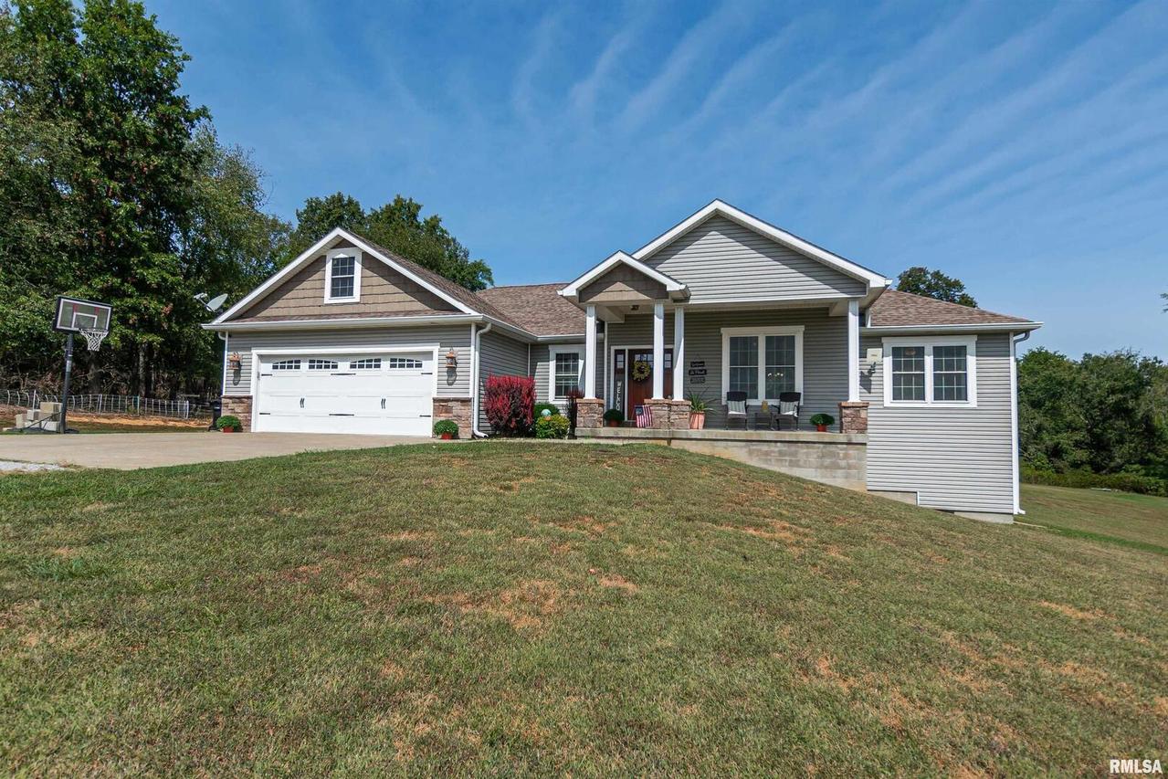 405 Cedar Point Rd., Galatia, IL