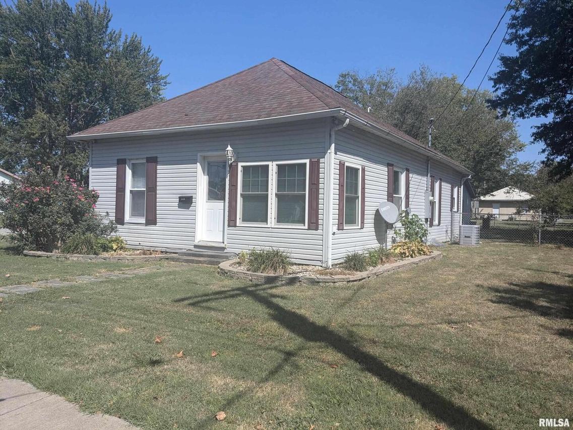 1110 Highland St., Benton, IL 62812