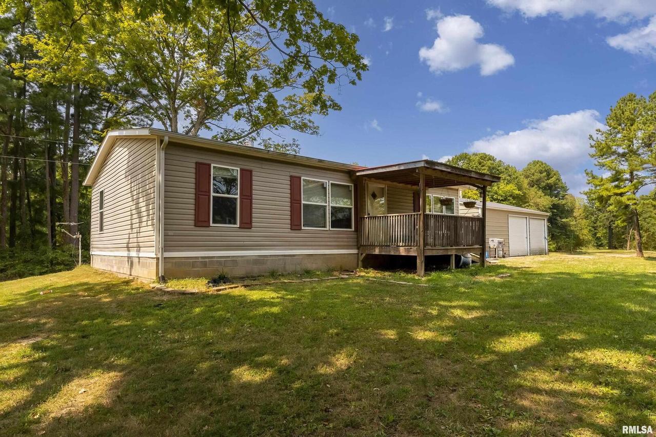 1095 Cheshire Rd., Dongola, IL 62926