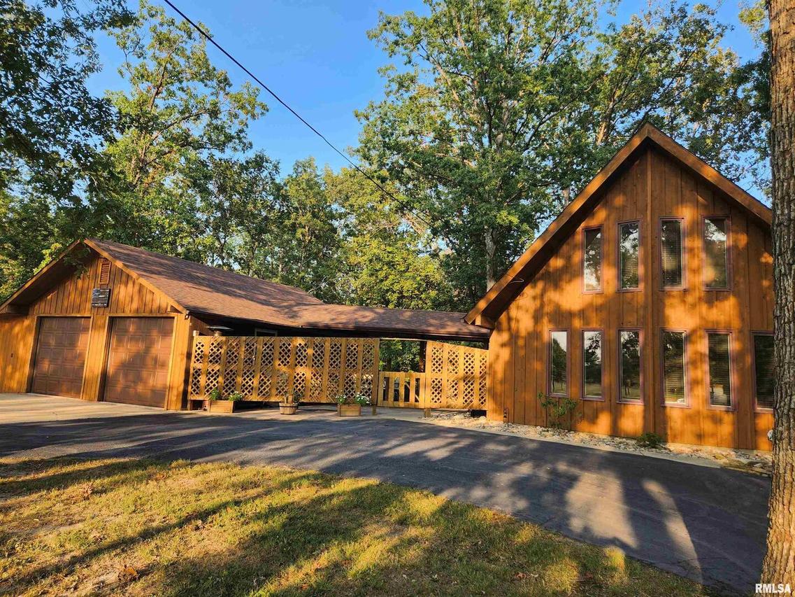 18900 N Hails Ln., Mt Vernon, IL 62864