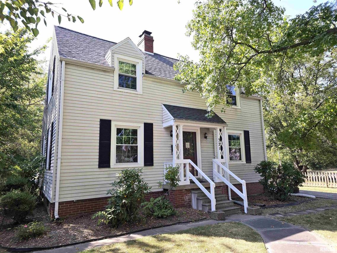 321 N East St., Olney, IL 62450