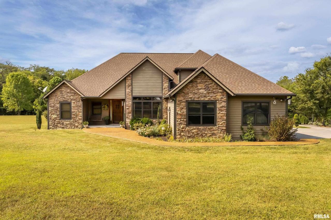 425 Cook Ave., Jonesboro, IL 62952