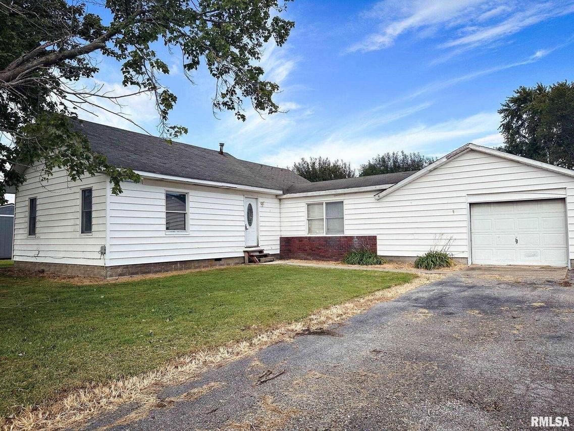 4364 N Nason Ln., Bonnie, IL 62816