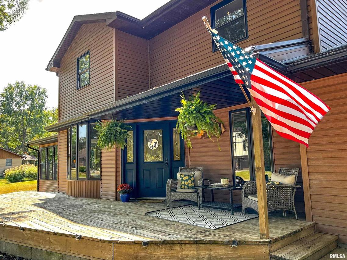 62 Hancock Dr., Flora, IL 62839