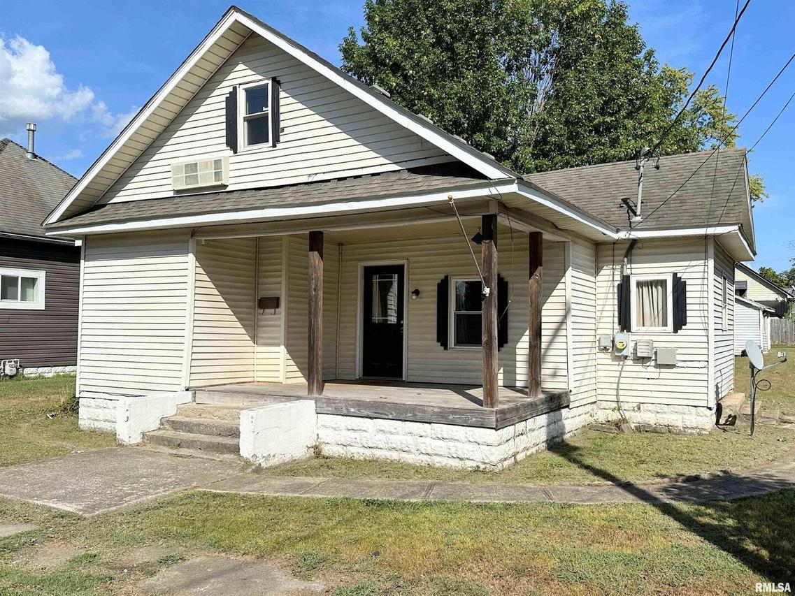 204 S Parkhill St., West Frankfort, IL 62896