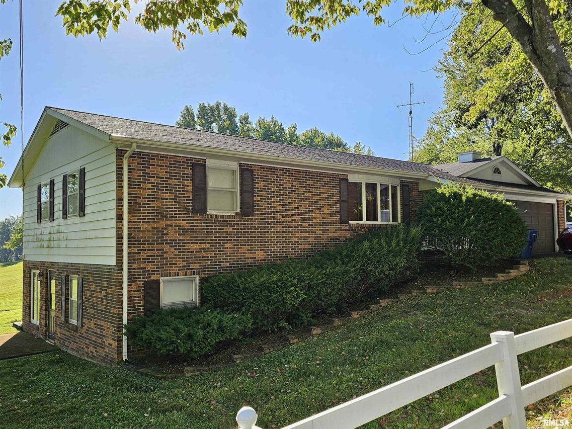 2222 Pine St., Eldorado, IL 62930