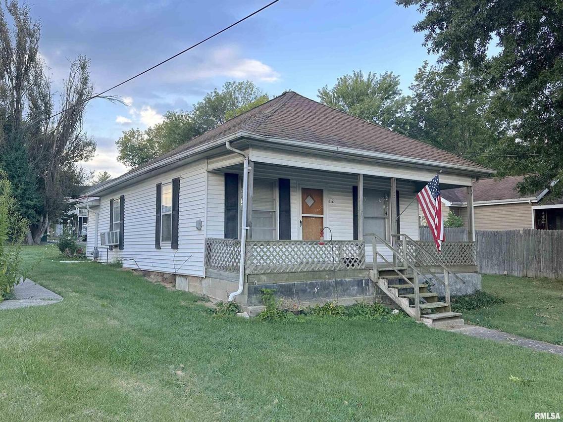 112 Oak St., Cobden, IL 62920