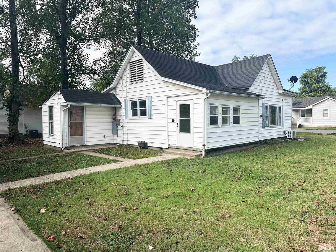 400 S 23rd St., Herrin, IL 62948