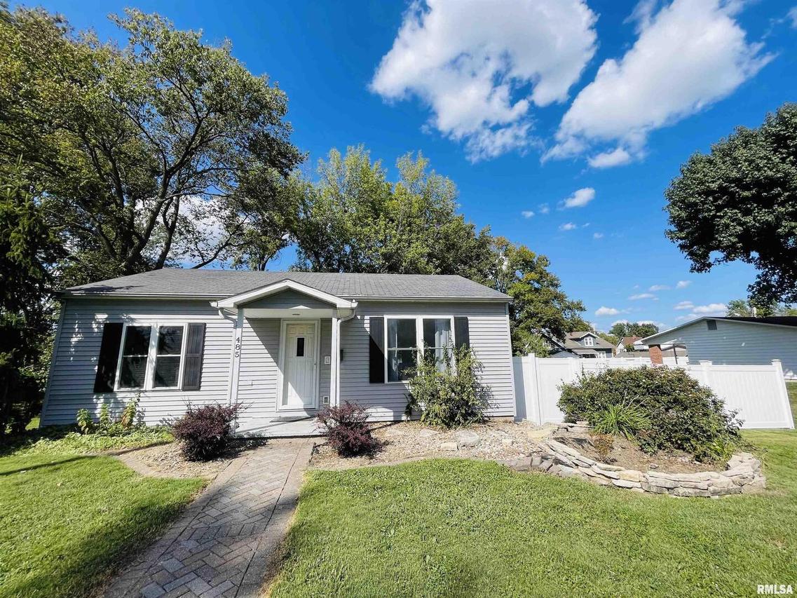 485 W Adams St., Nashville, IL 62263