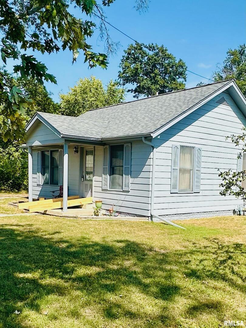 112 N Everett, Odin, IL 62870