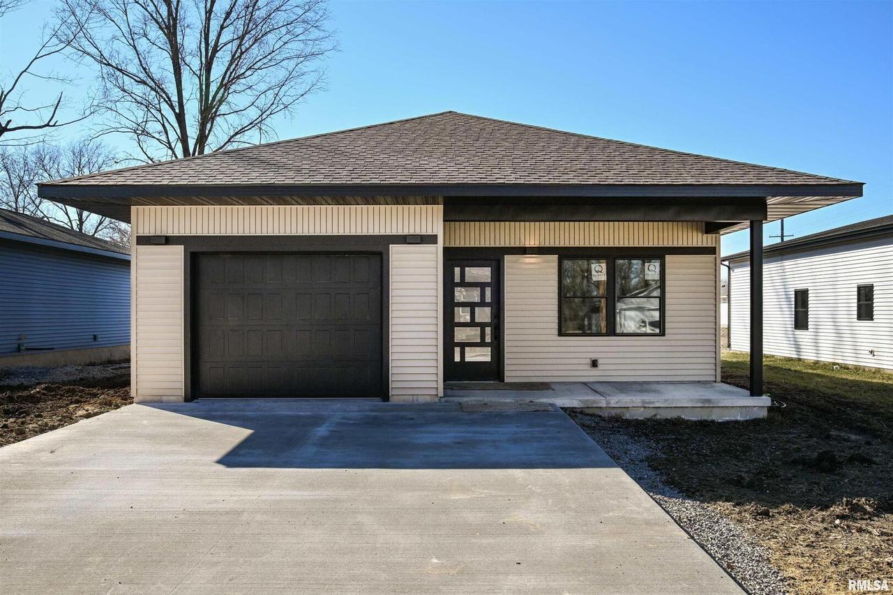 813 N 27th St., Herrin, IL 62948