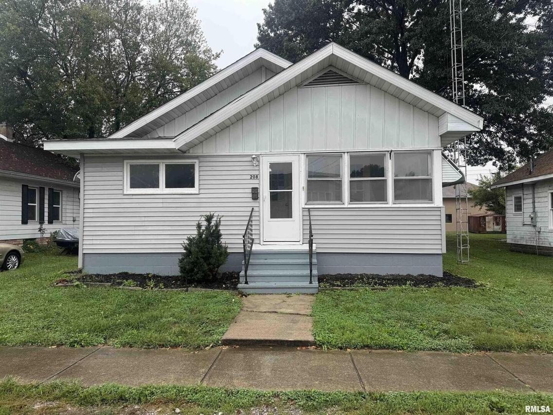 208 W Ray Ave., Christopher, IL 62822