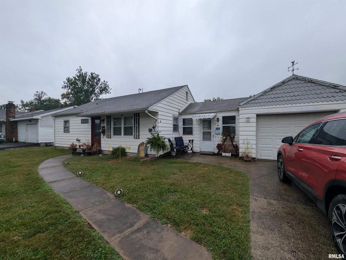 38 Ridge Rd., Centralia, IL 62801