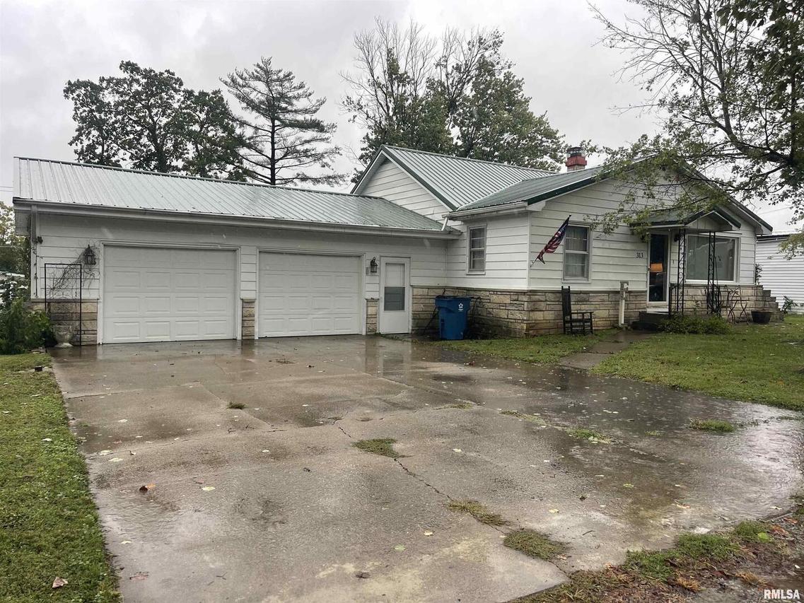 313 N Broadway, Goreville, IL 62939