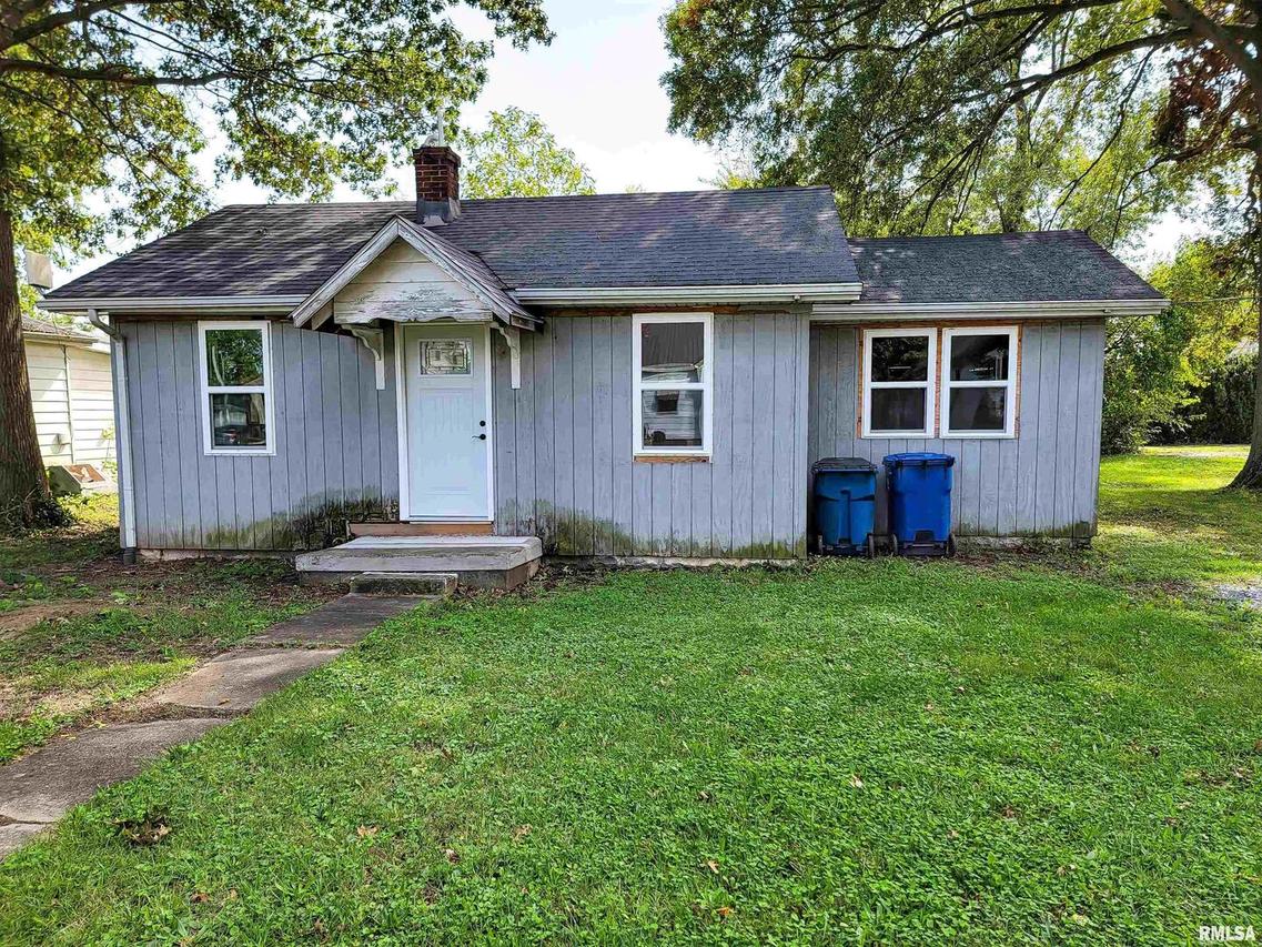 312 Lincoln Ave., Flora, IL 62824