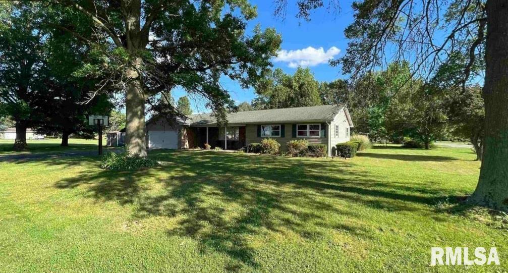 700 Tuthill Ln., Elkville, IL 62932