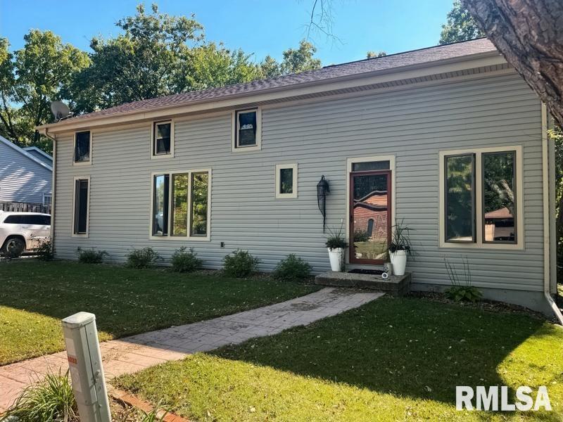 3232 W Westport Rd., Peoria, IL 61615