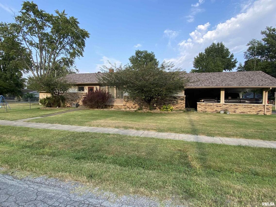 306 S Locust St., West Frankfort, IL 62896