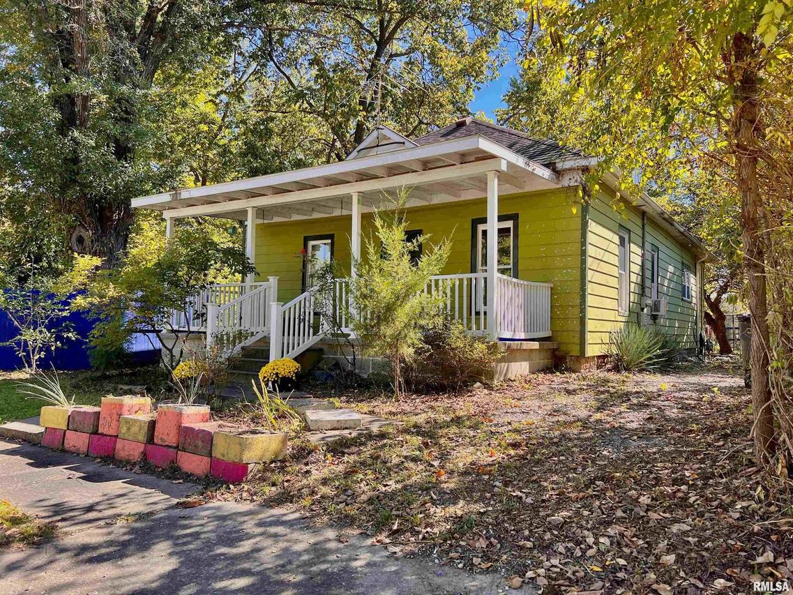 307 E Birch St., Carbondale, IL 62901