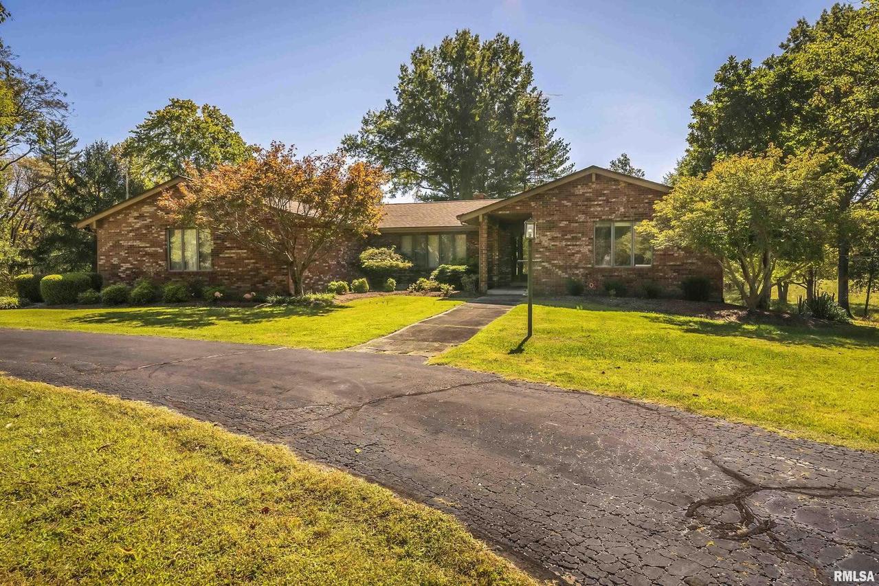 150 White Tail Rd., Murphysboro, IL 62966