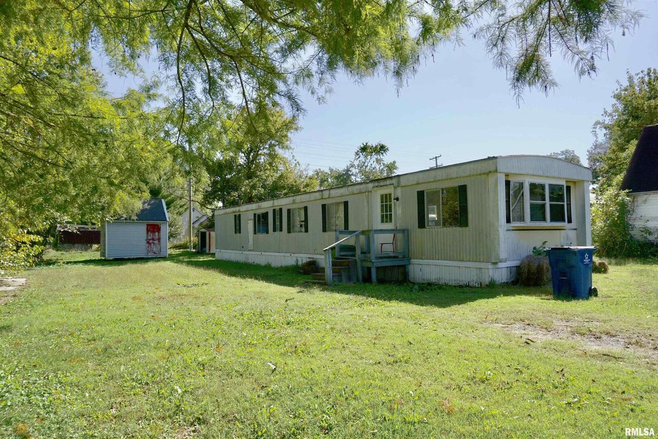 108 S 5th St., Elkville, IL 62932