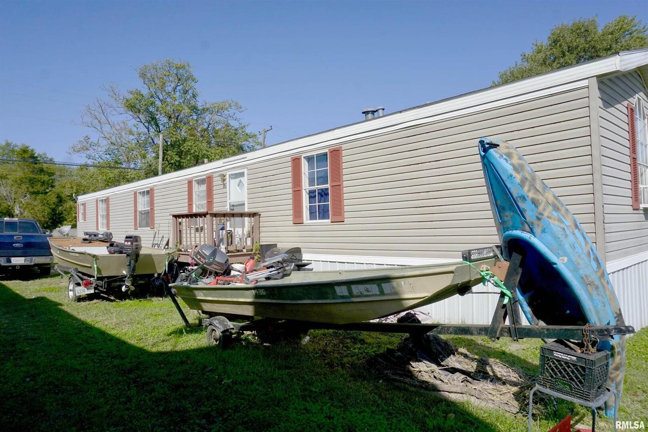 205 N 5th St., Elkville, IL 62932