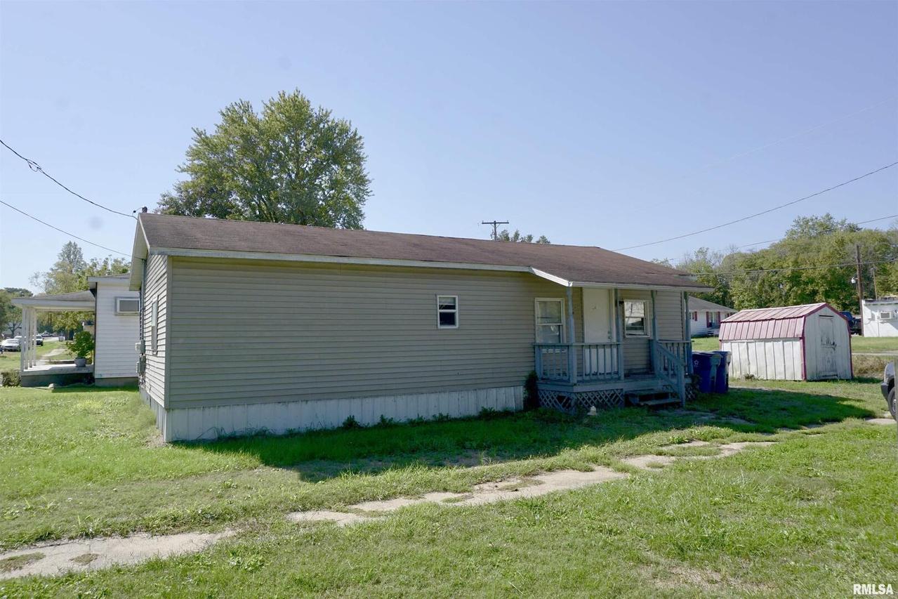 215 N 5th St., Elkville, IL 62932