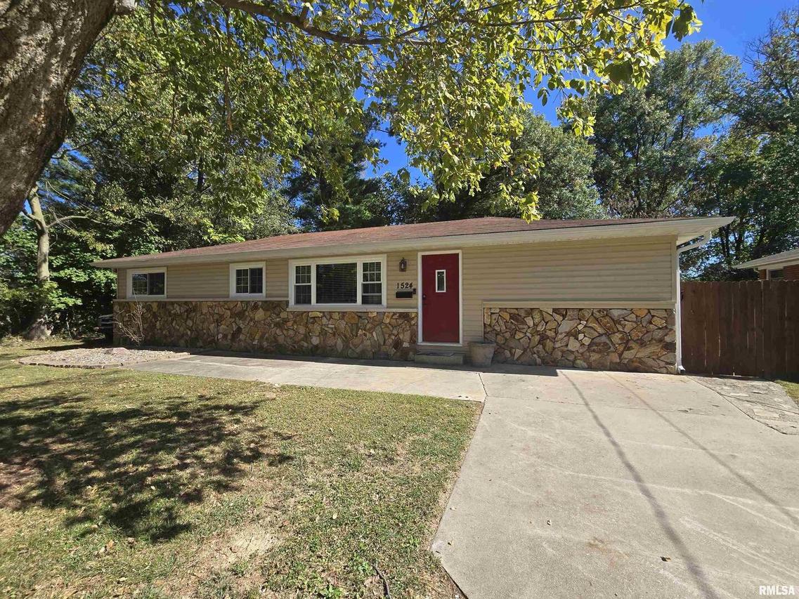 1524 Paula Dr., Mt Vernon, IL 62864