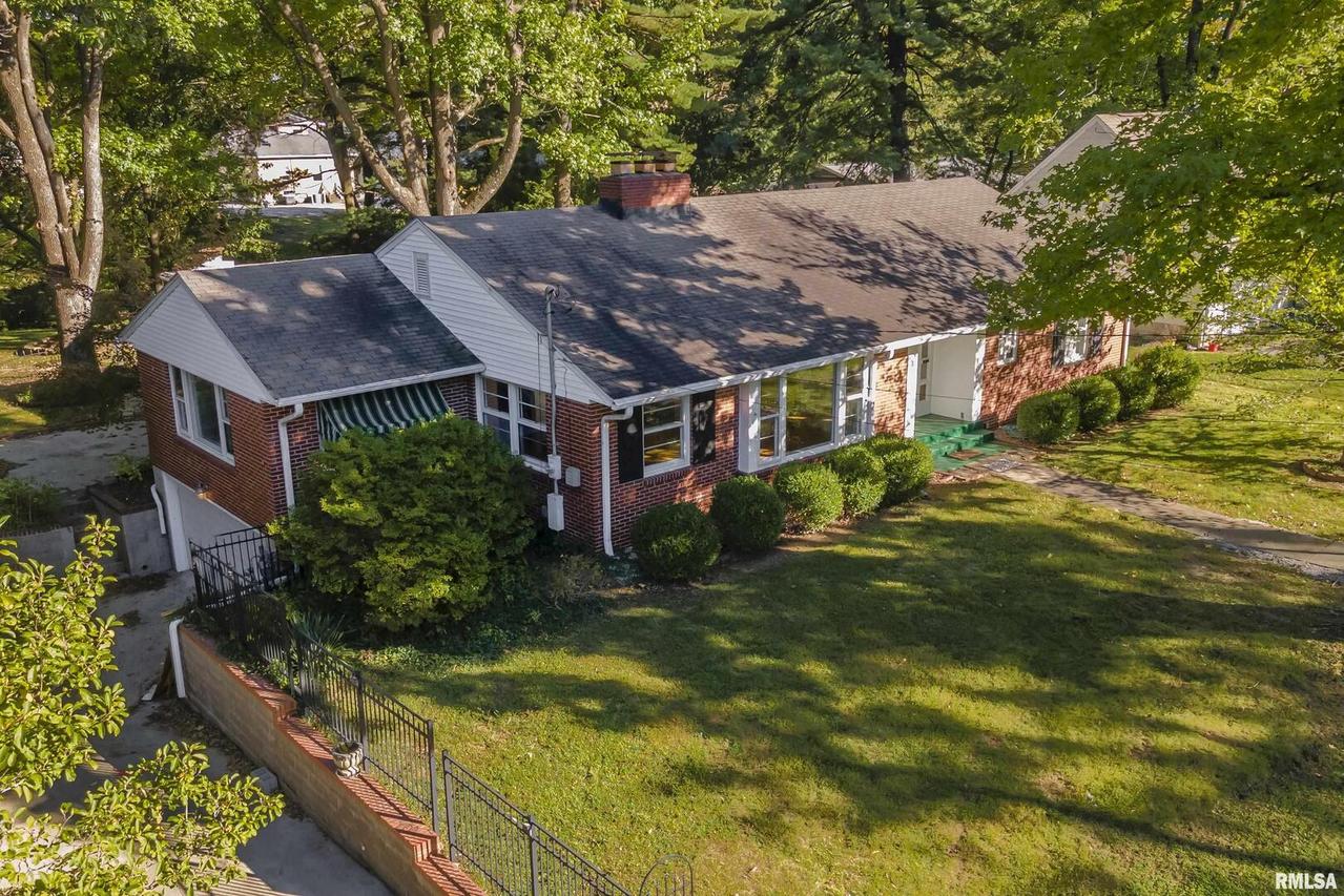 601 S James St., Carbondale, IL 62901