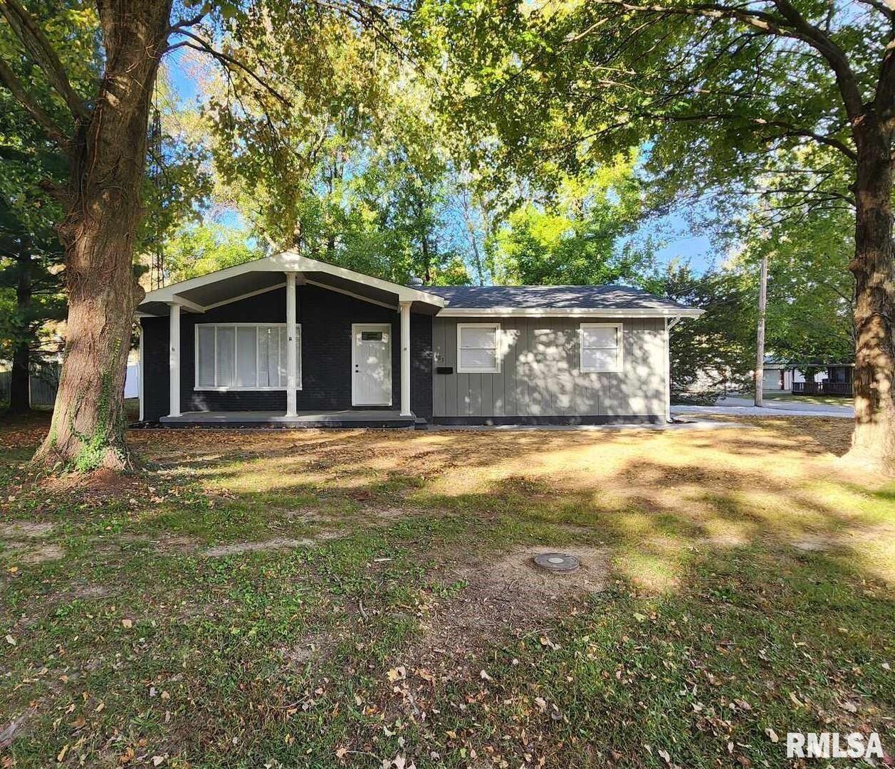 701 Lickliter St., Benton, IL 62812