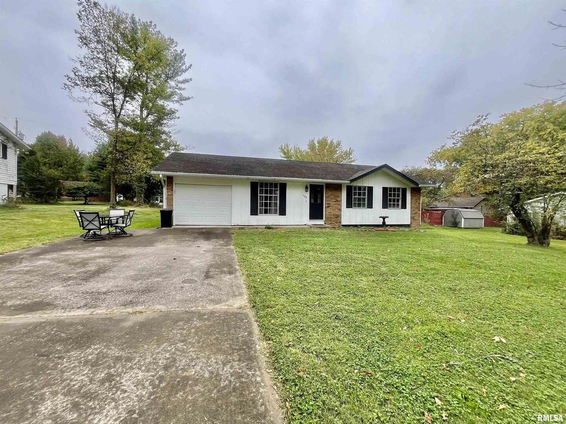 705 Woodland Ave., Herrin, IL 62948