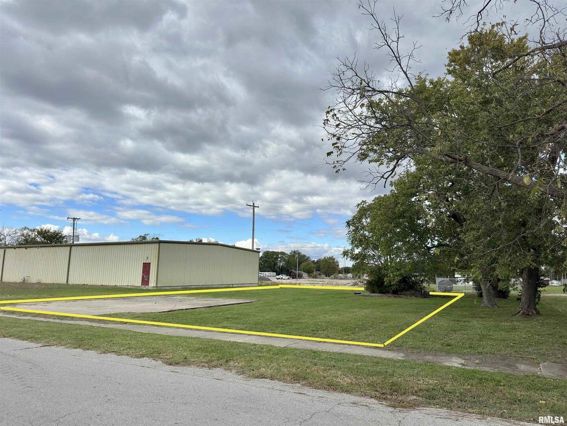 109 E Poplar St., West Frankfort, IL 62896