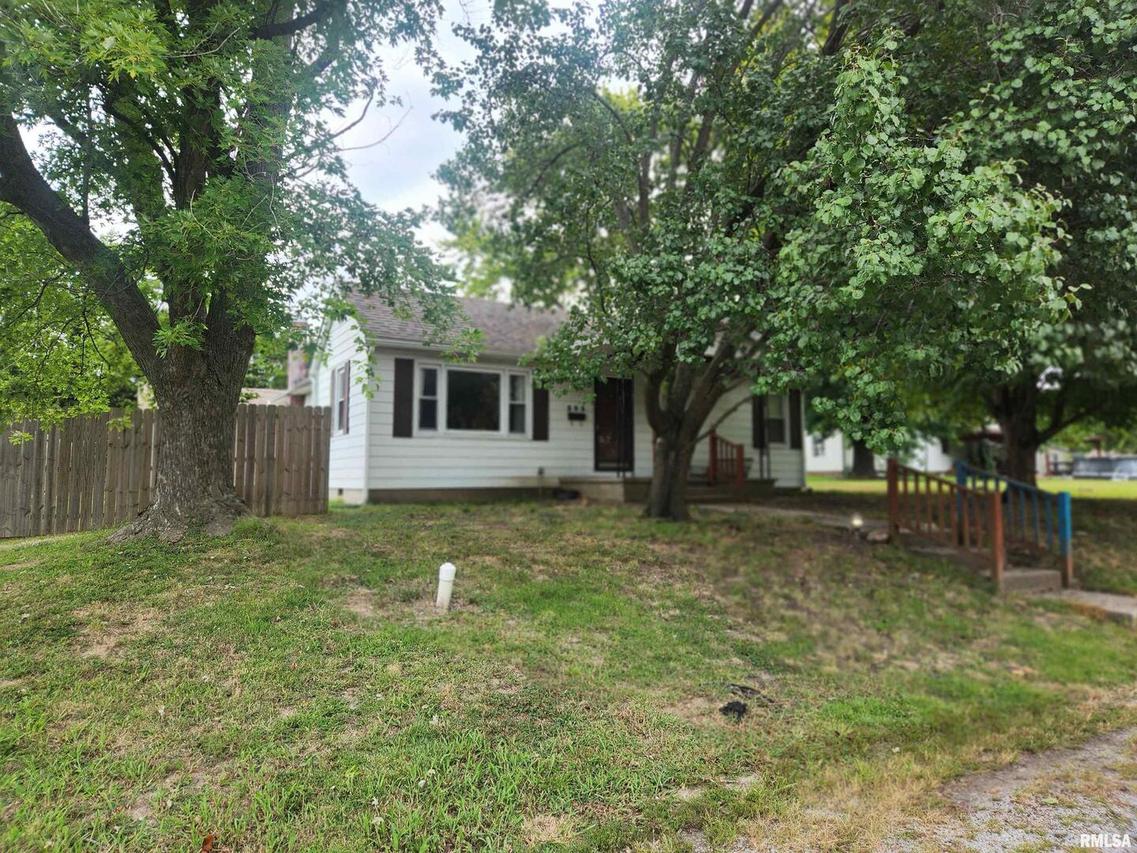 203 E Brown St., Pinckneyville, IL 62274