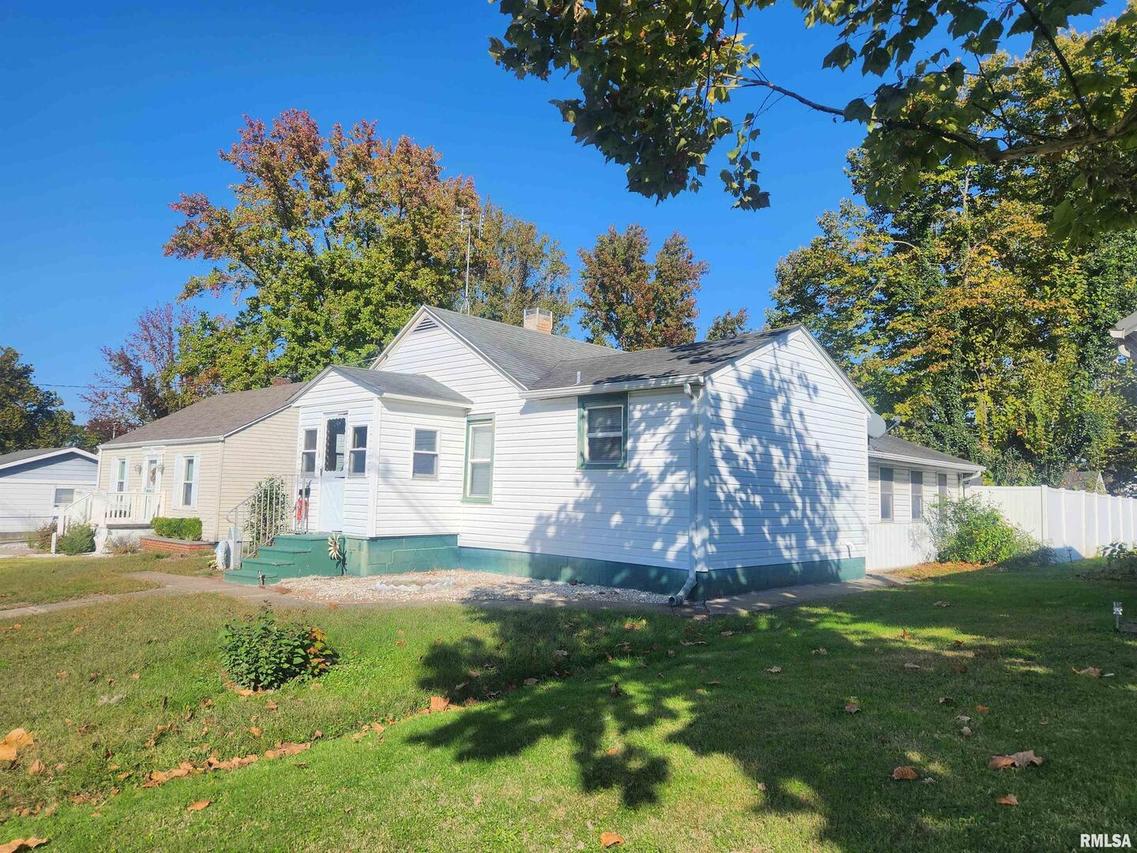 306 S Beaucoup St., Pinckneyville, IL 62274