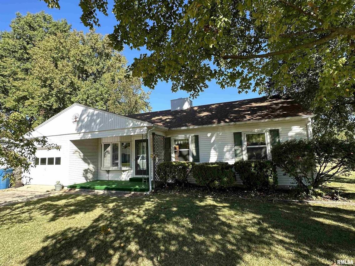 2 Charles Dr., Centralia, IL 62801