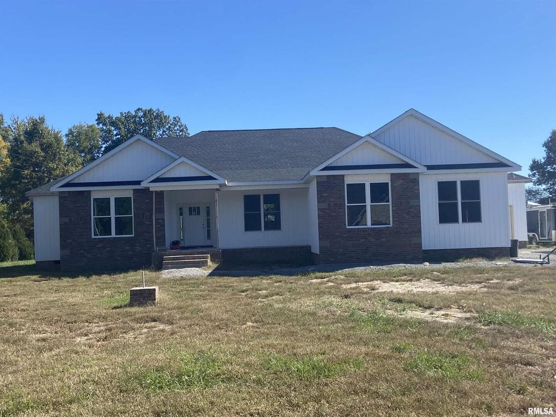 15560 Karigan Ln., Johnston City, IL 62951