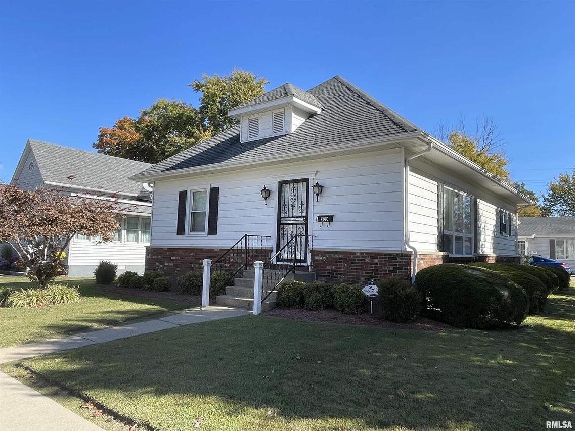200 N 12th St., Herrin, IL 62948