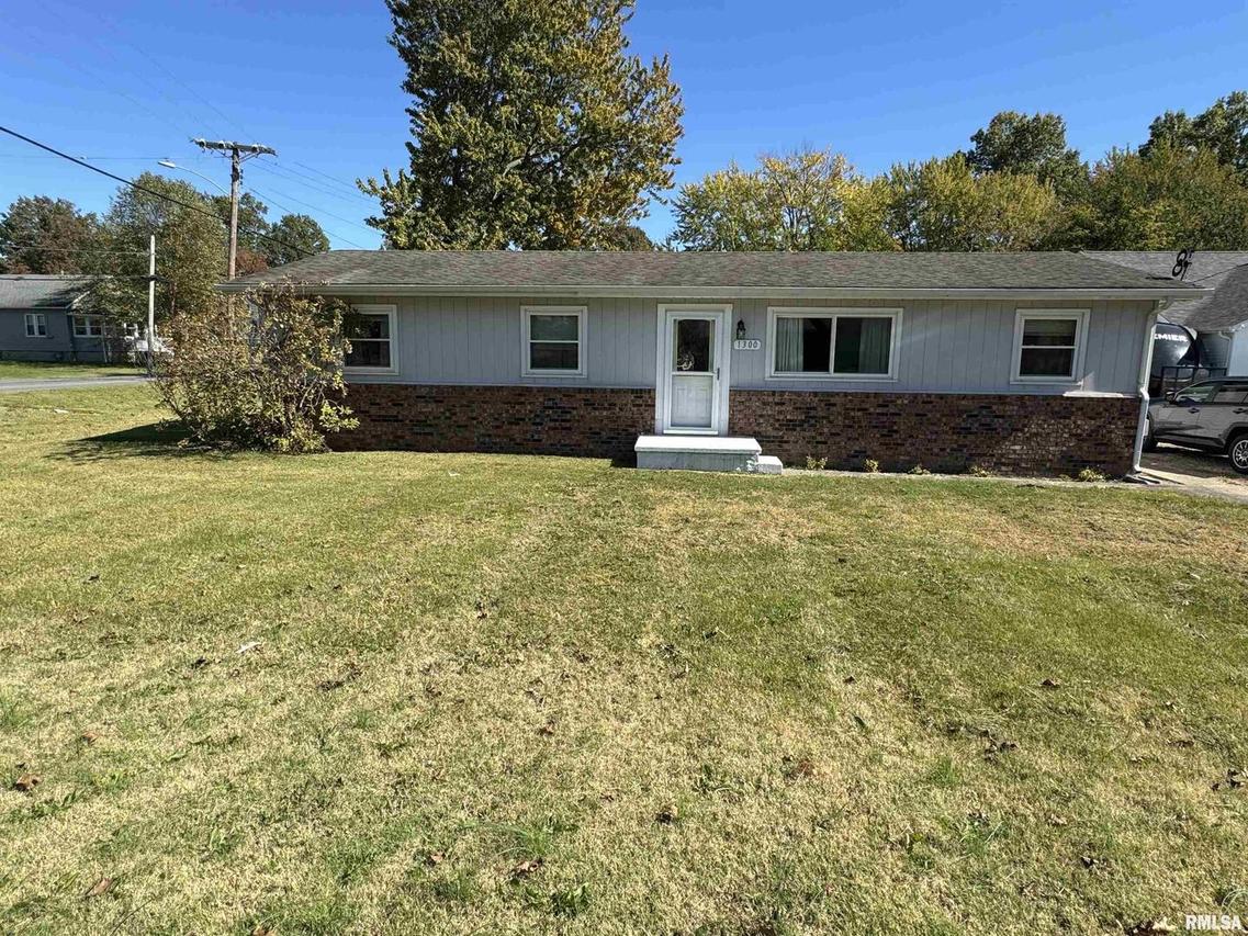 1300 Main St., Carterville, IL 62918