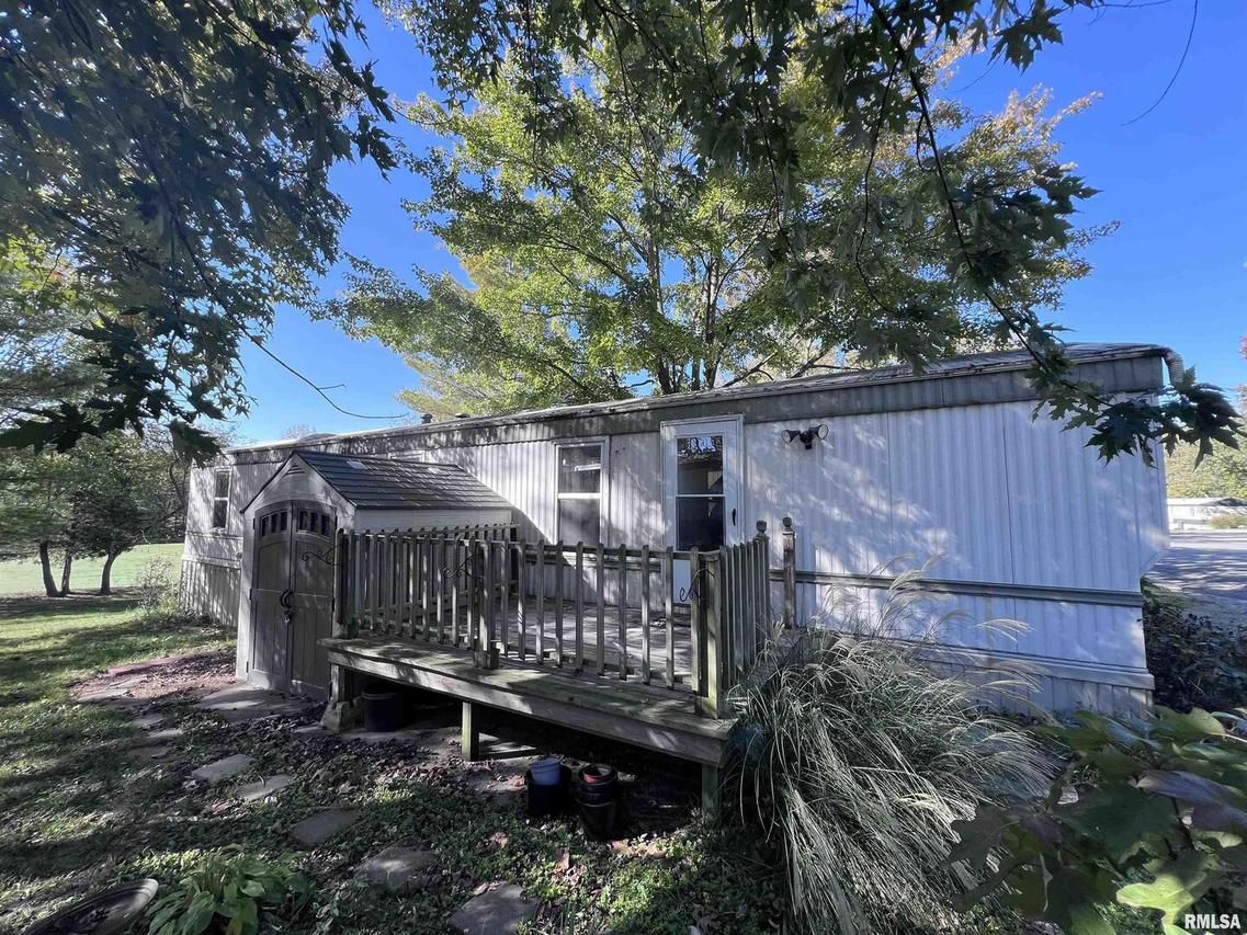 72 Oak Valley Dr., Carbondale, IL 62901