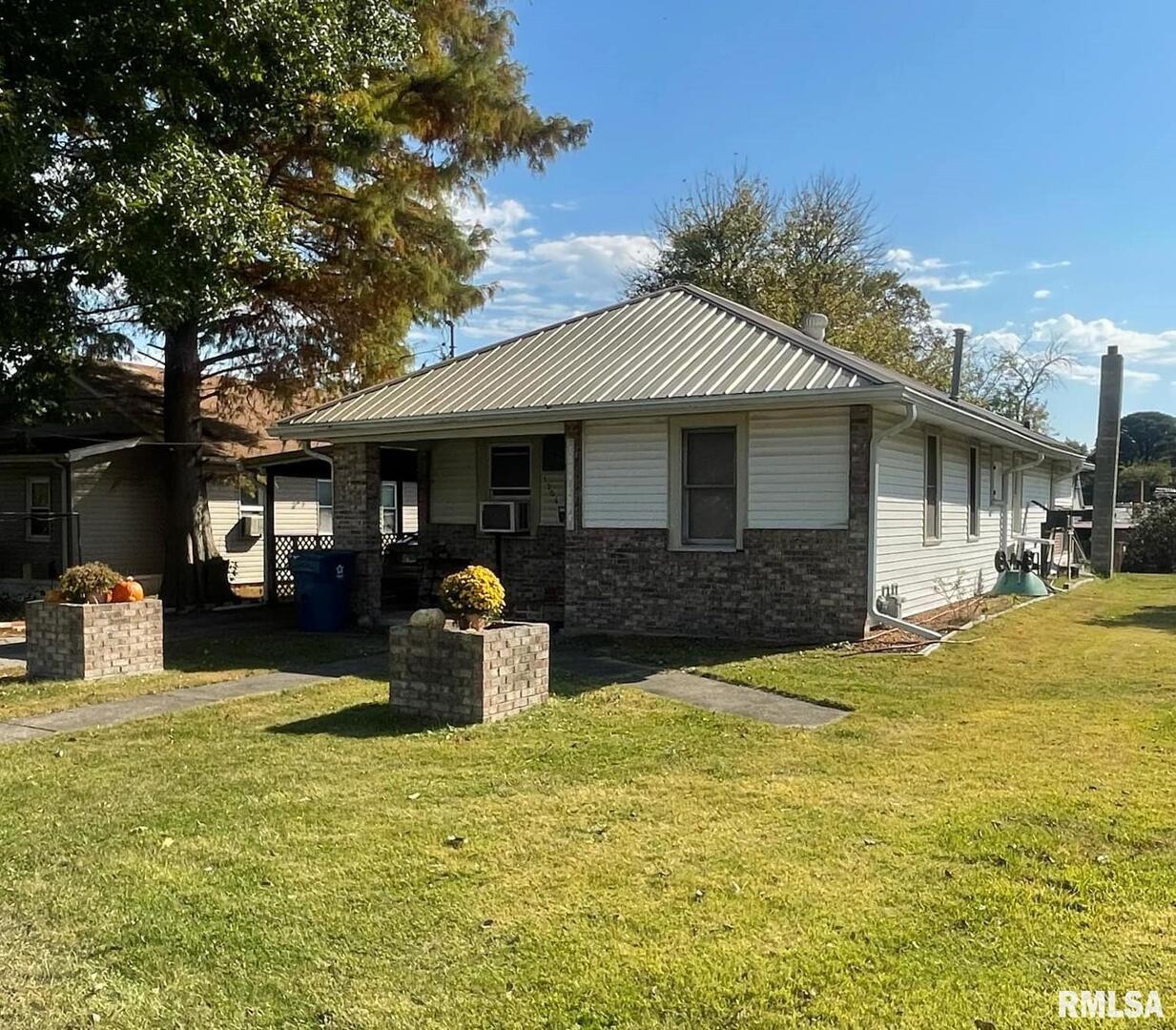 1204 Espy St., Benton, IL