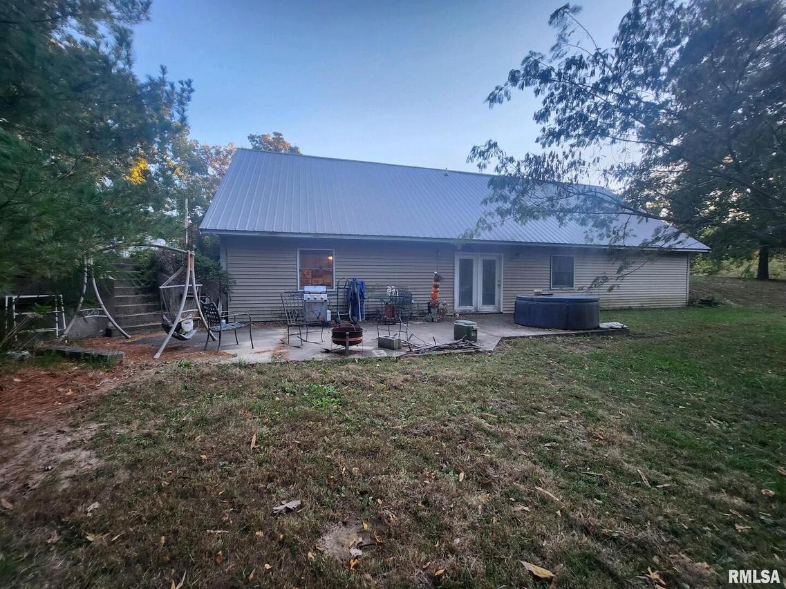 9735 Branch Rd., Oakdale, IL 62268