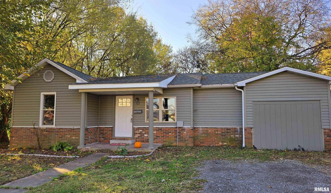 722 W Church St., Benton, IL 62812