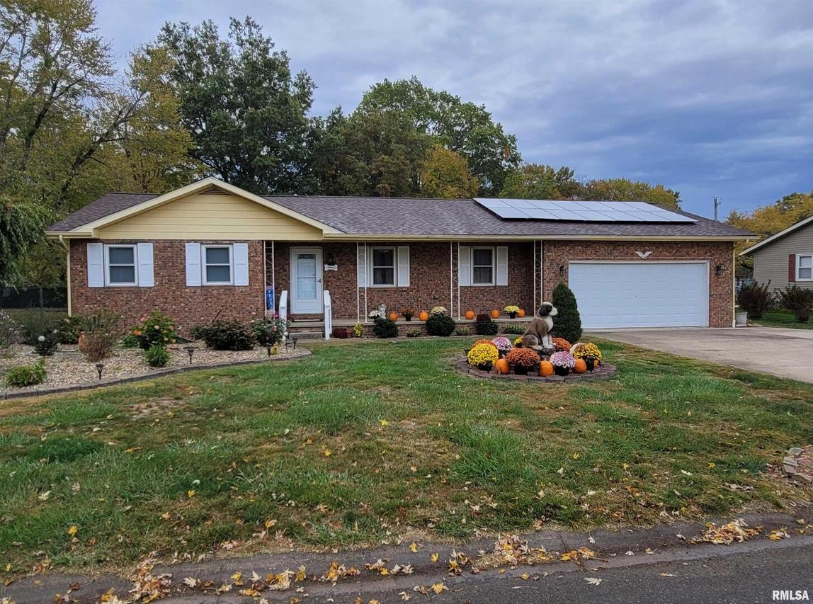 110 Woodland Dr., Salem, IL 62881