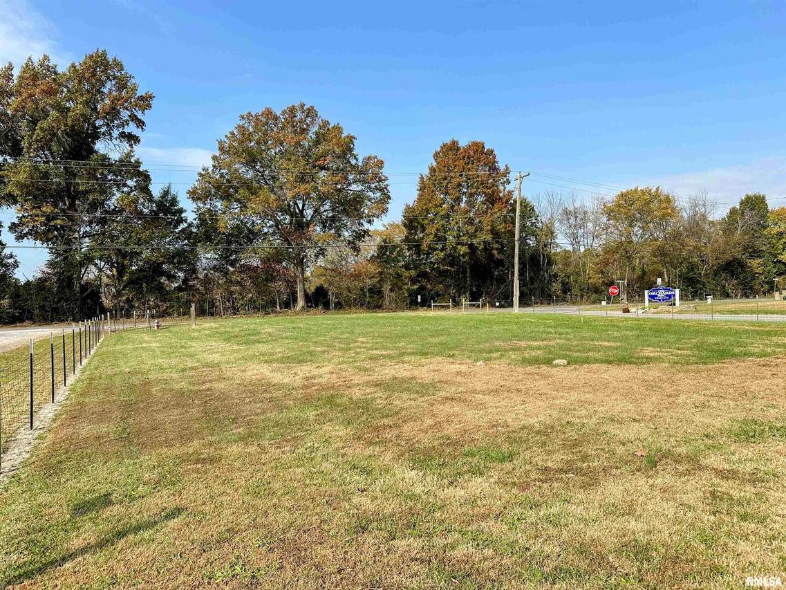 100/102 Townhouse Dr., Cambria, IL 62915