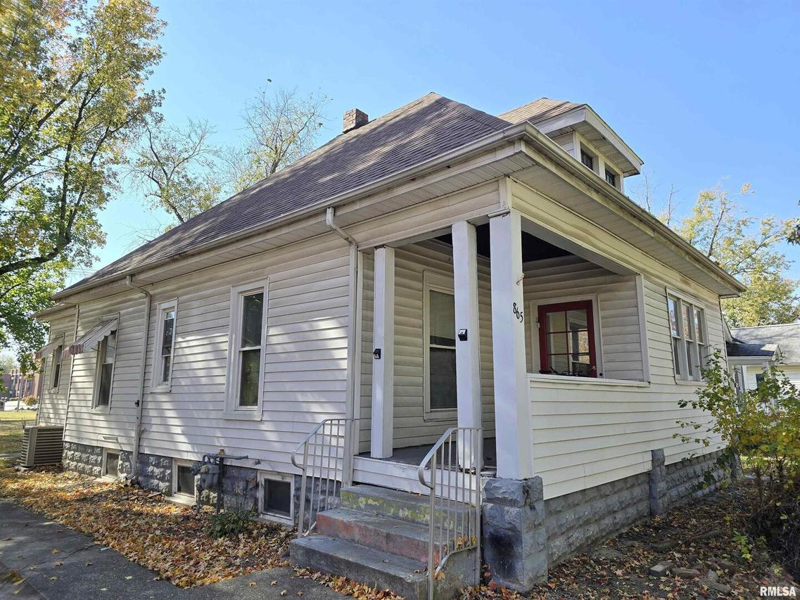 865 E Broadway St., Centralia, IL 62801