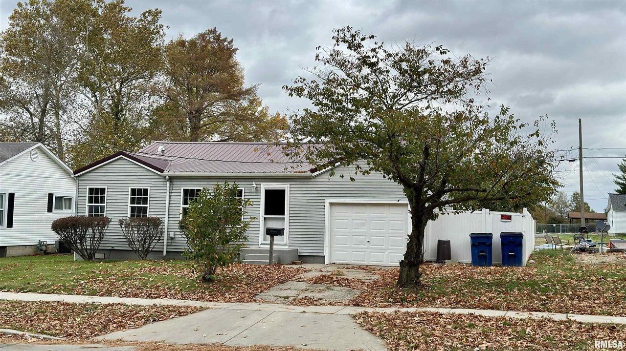 1605 E St Louis St., West Frankfort, IL 62896