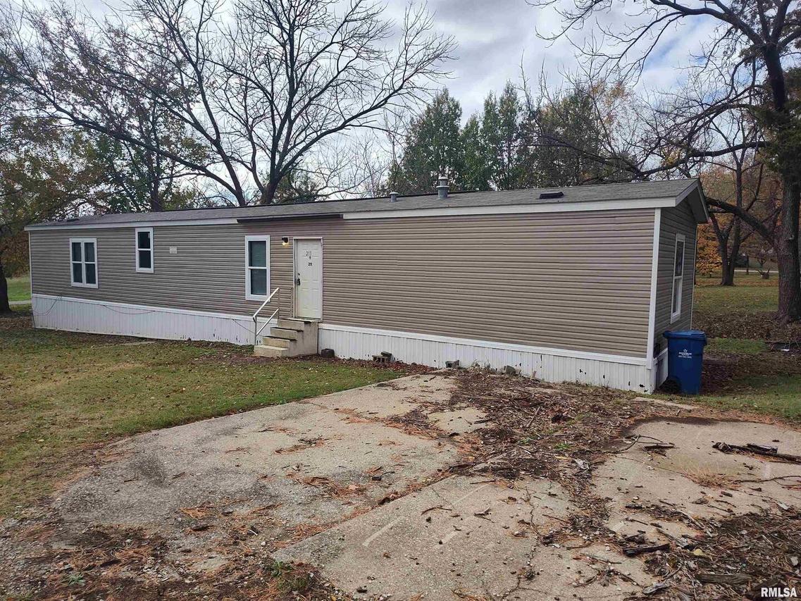 211 S Main St., West Salem, IL 62476