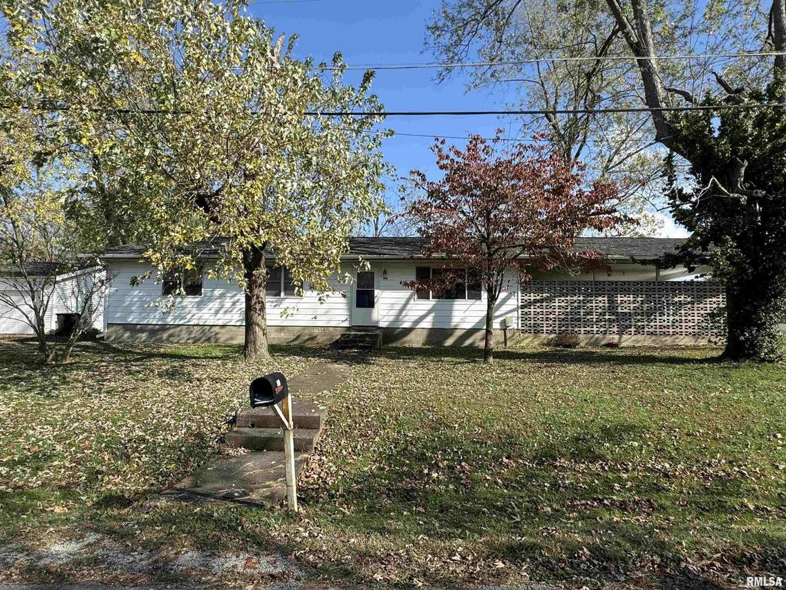 106 S 10th St., Vienna, IL