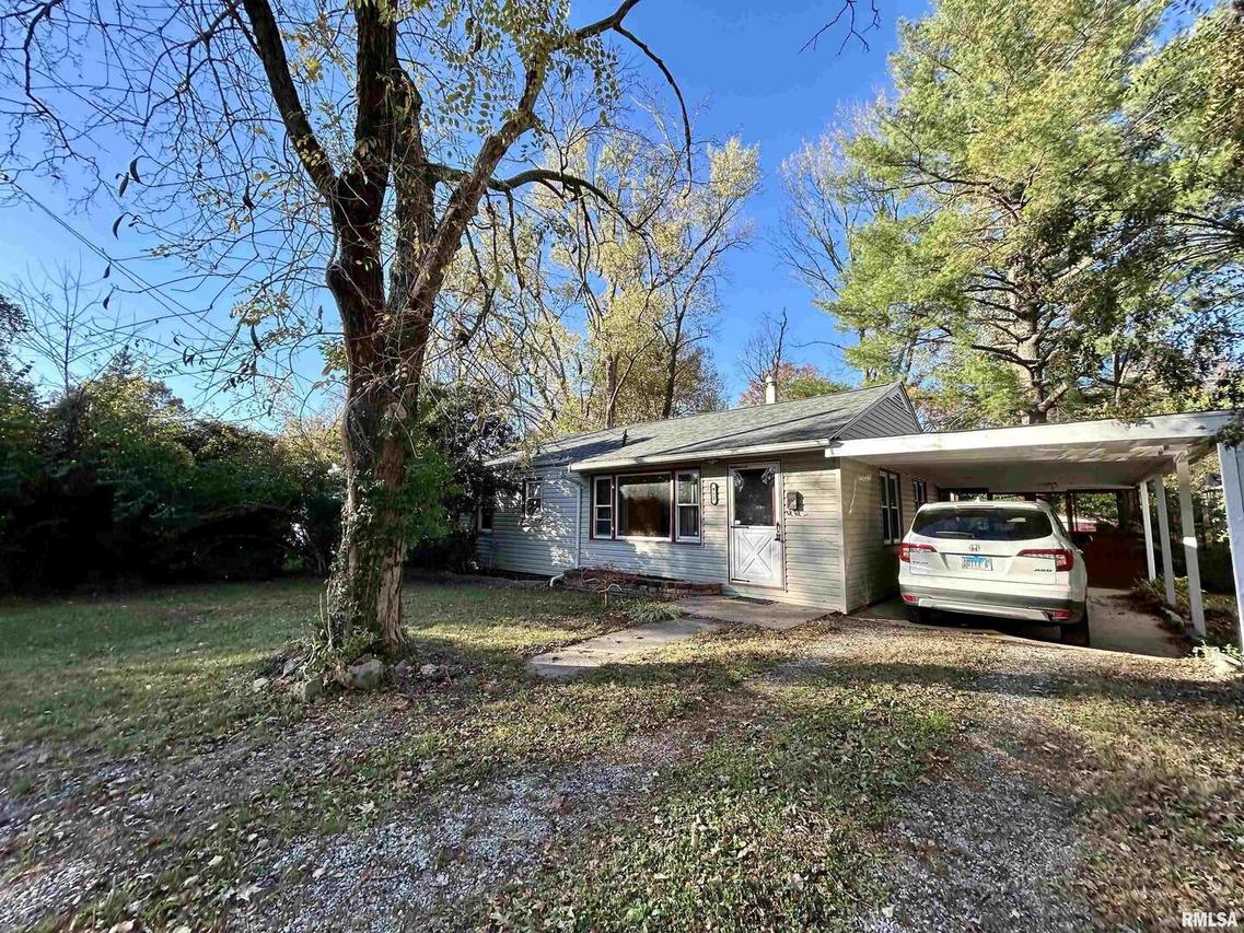 912 W Linden St., Carbondale, IL 62901
